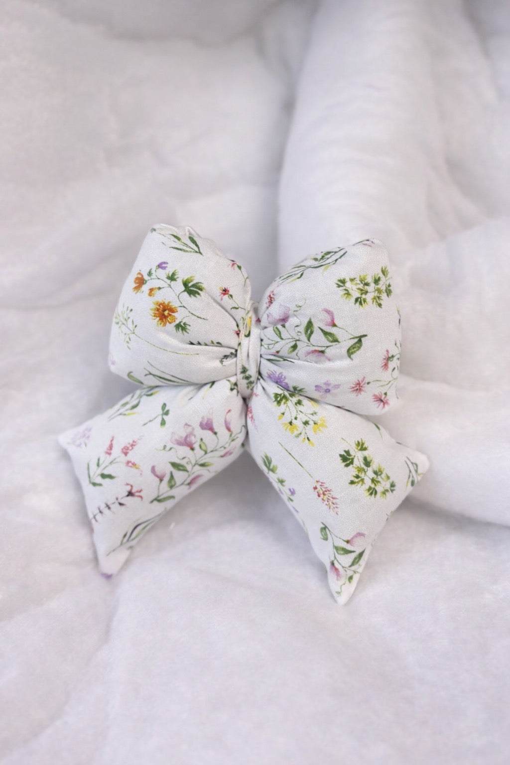 Delicate Wildflower Puff Bow Keychain
