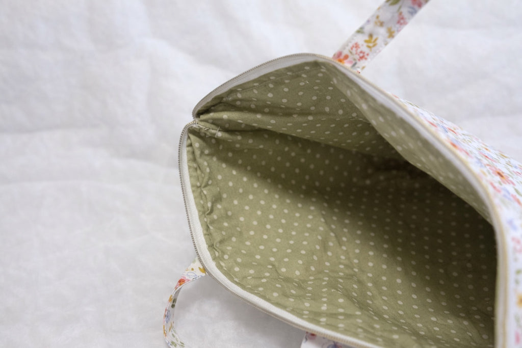 Spring Picnic & Bows Laptop Sleeve