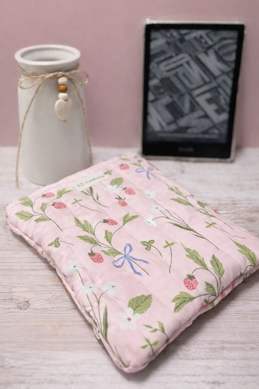 Berry & Bows Kindle Sleeve