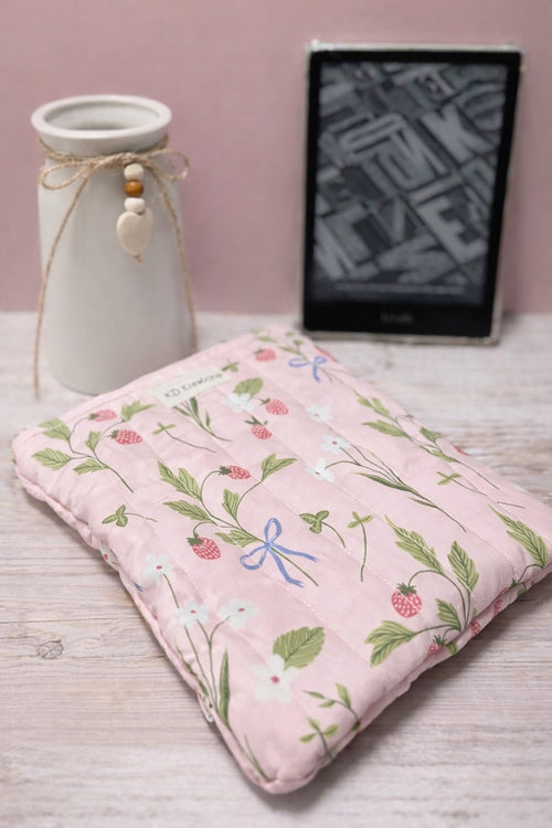 Berry & Bows Kindle Sleeve