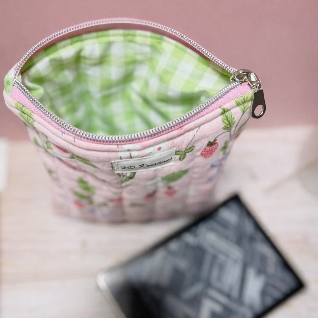 Berry & Bows Kindle Sleeve
